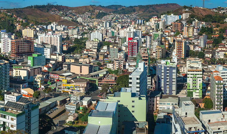 Menores são apreendidos após roubo a farmácia no centro de Viçosa