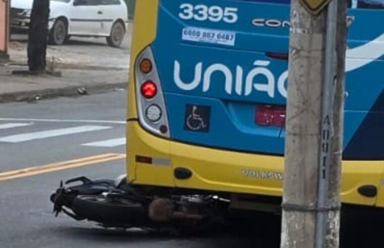 Motociclista fica ferido em colisão moto com ônibus em Viçosa