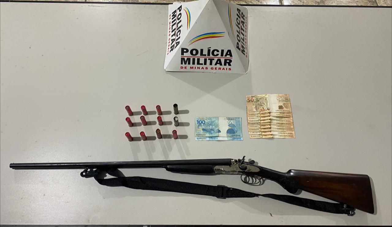PM prende suspeitos de roubo e apreende arma de fogo em Ponte Nova