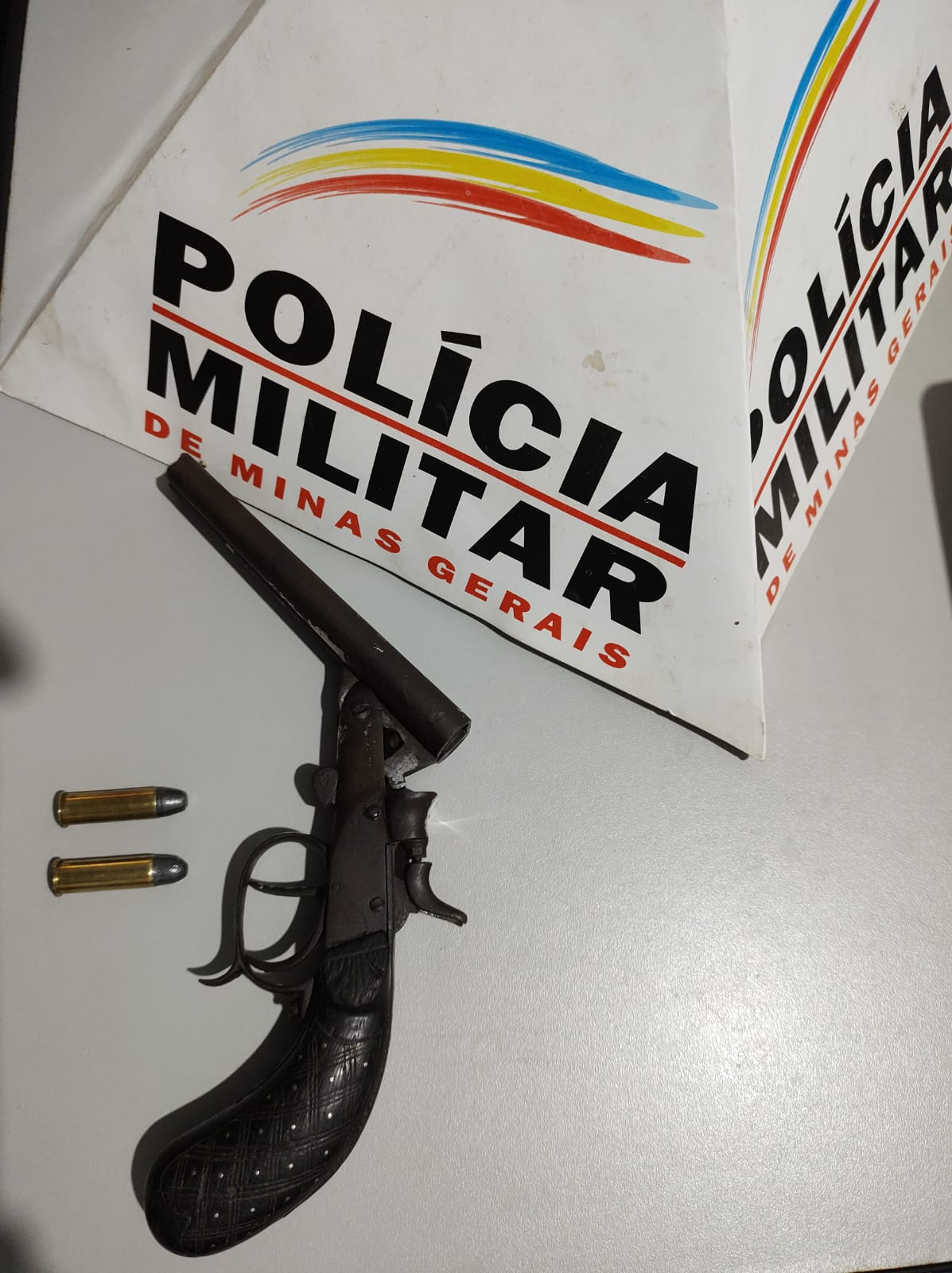 Homem é detido por porte ilegal de arma de fogo em Teixeiras