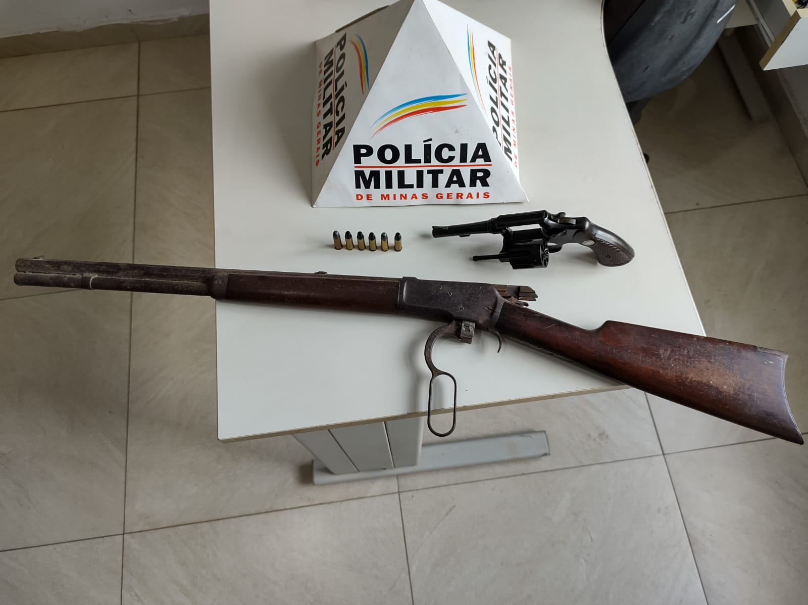 Idoso é detido por posse ilegal de arma de fogo em Teixeiras