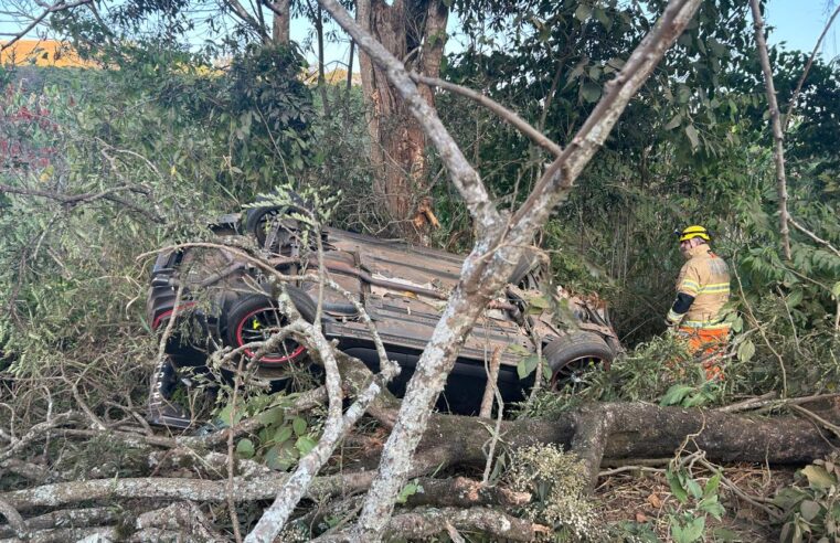 Teixeiras: Bombeiros registra capotamento na BR-120