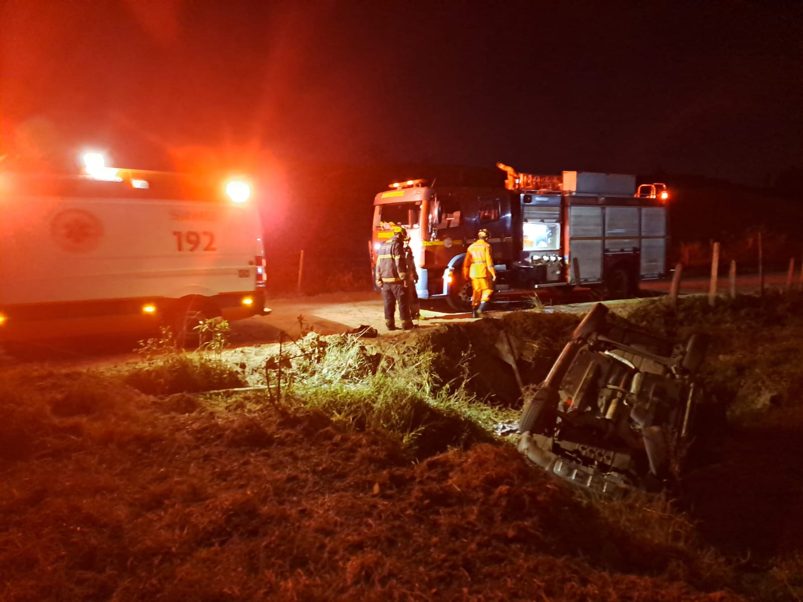Bombeiros de Viçosa atuam em acidente em São Geraldo