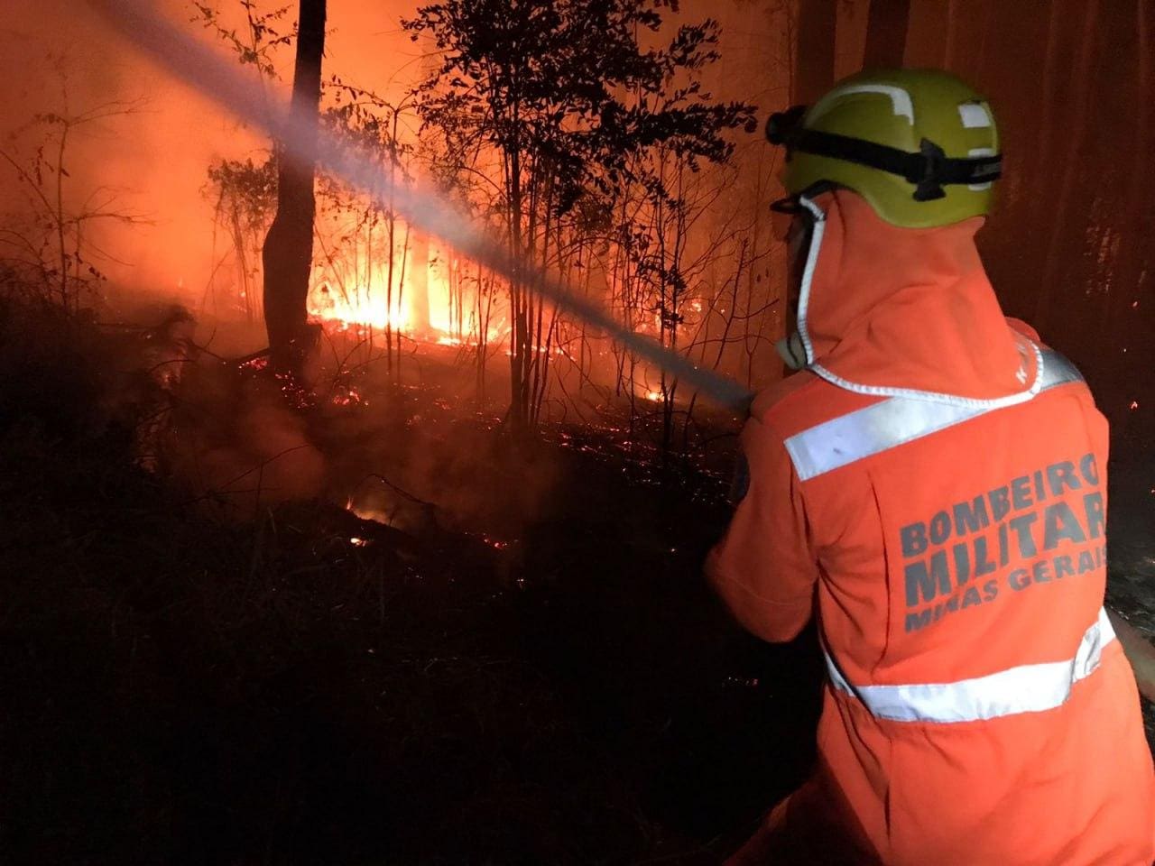 Bombeiros de Viçosa atendem dois incêndios na última quarta-feira (10)