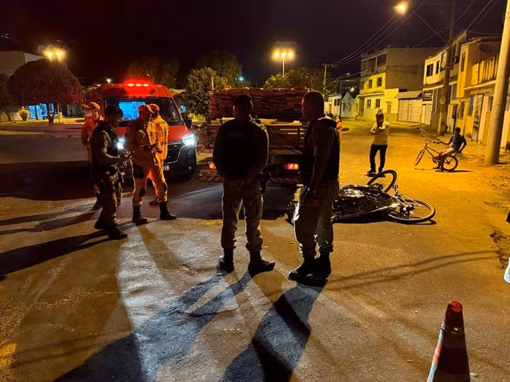 Região: Ciclista morre após se desequilibrar e ser atropelada por caminhão