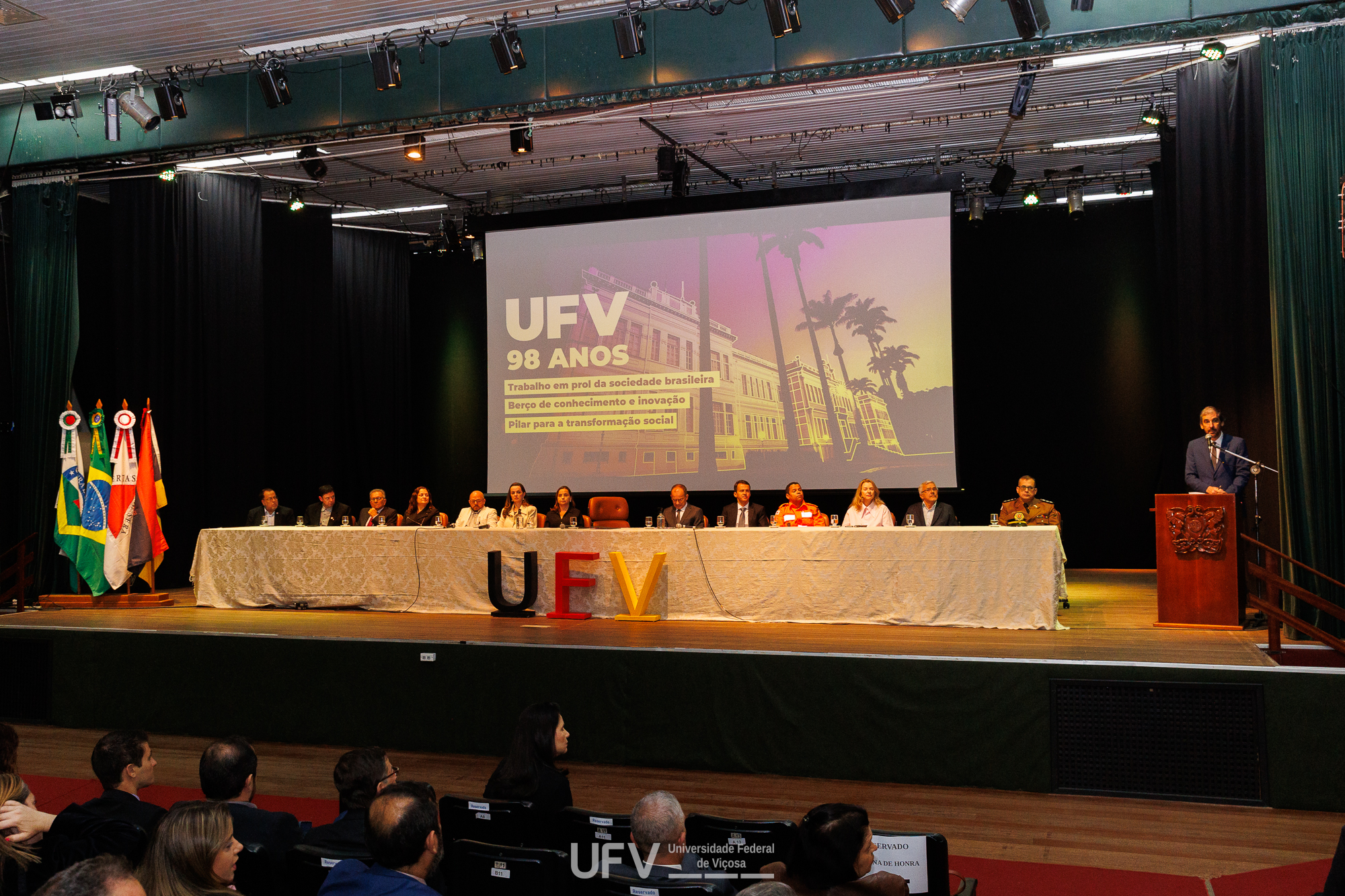 UFV celebra 98 anos com entrega de medalhas de mérito e homenagem a servidores