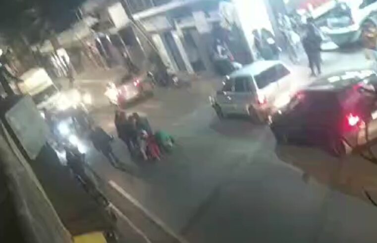 Mulher é atropelada por moto na rua dos Passos em Viçosa