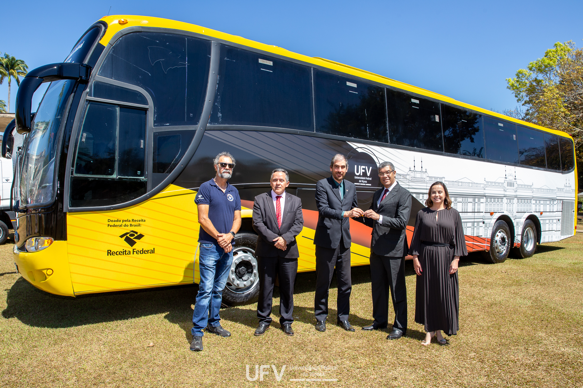 UFV recebe chaves de veículos doados pela Receita Federal