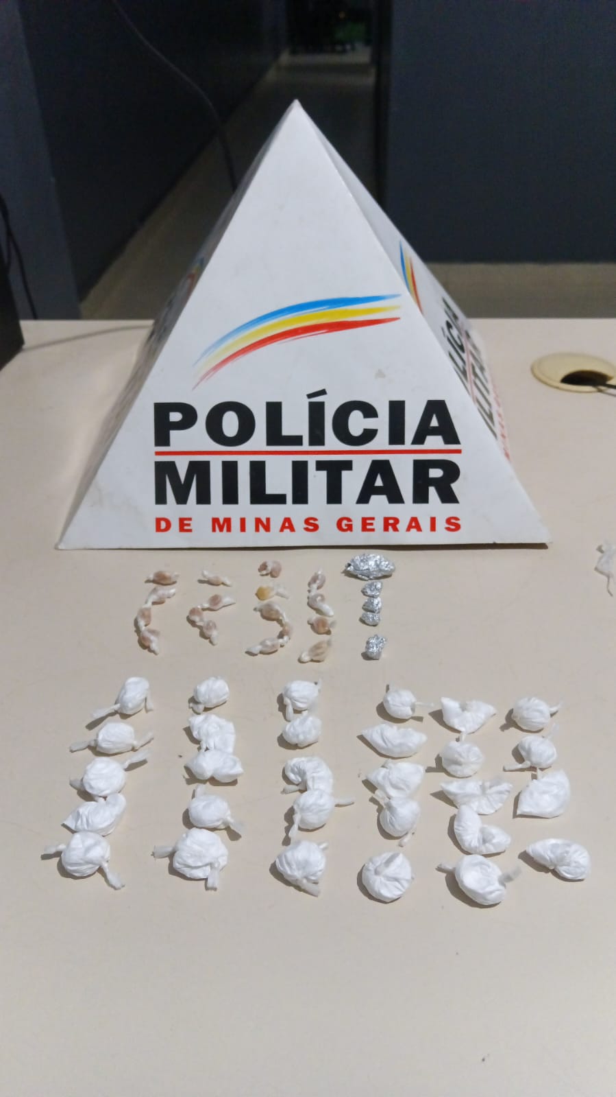 Menor de idade é apreendido com drogas, em Teixeiras