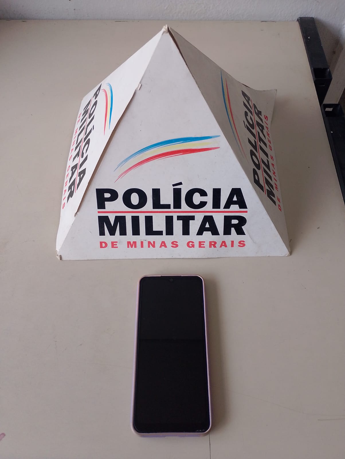 Mulher é presa em Coimbra após furtar celular em sorveteria