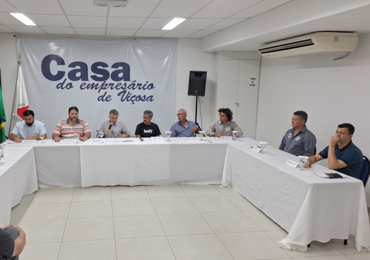 Casa do Empresário realiza encontro com os candidatos à prefeito de Viçosa