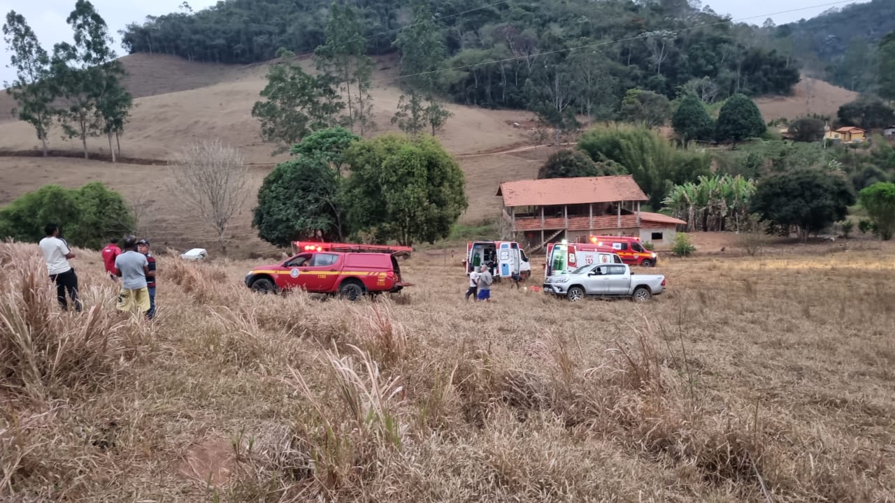 Van que seguia para velório em Guaraciaba sofre acidente com vítima fatal no Vau Açu