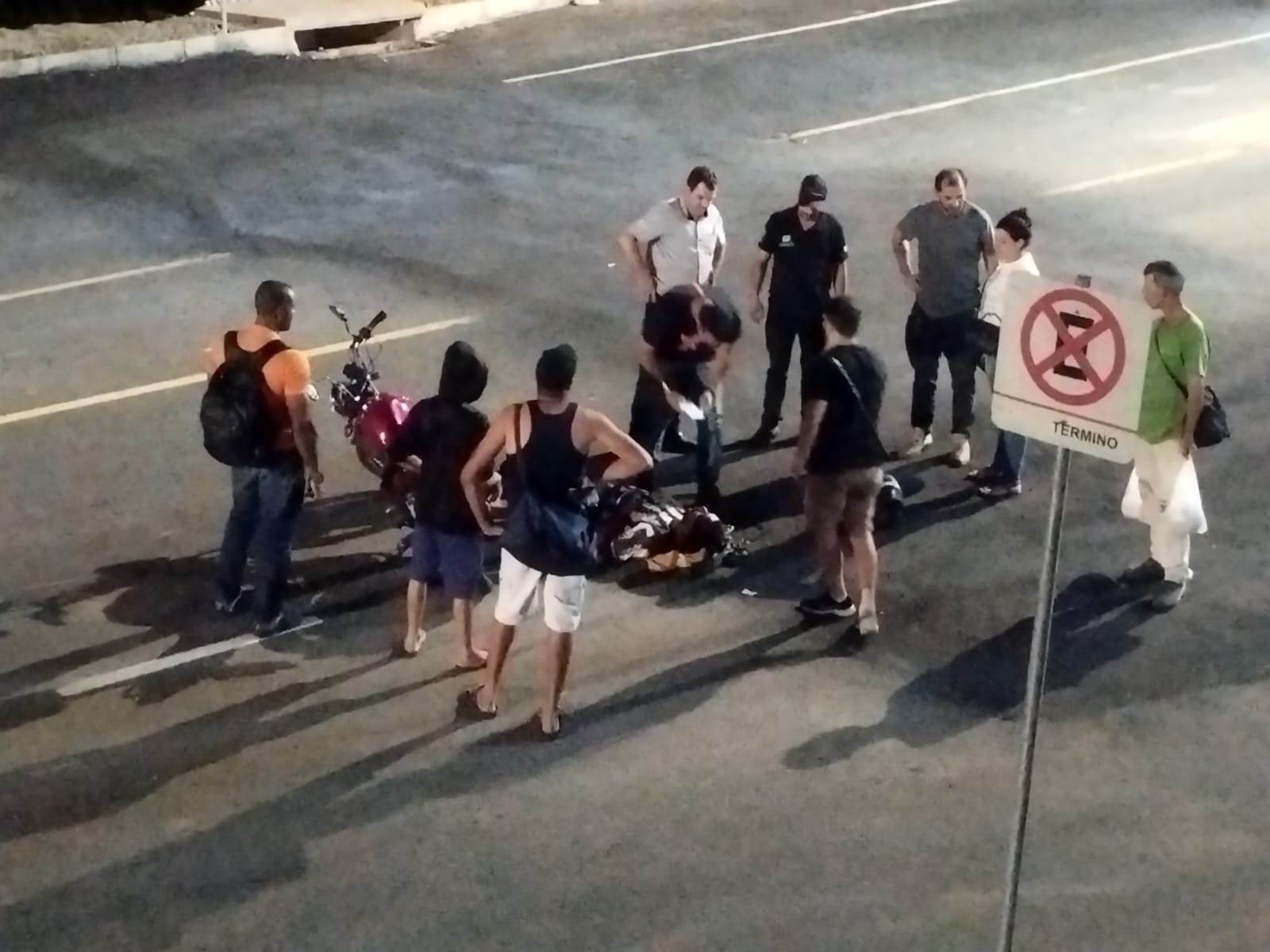 Motociclista sofre queda de moto na BR-120 perto do Mineirão