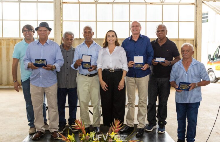 Servidores recebem homenagem por 50 anos dedicados à UFV