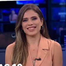 Jornalista Renata Loures faz homenagem aos professores e relembra seus estudos na Escola Madre Santa Face em Viçosa