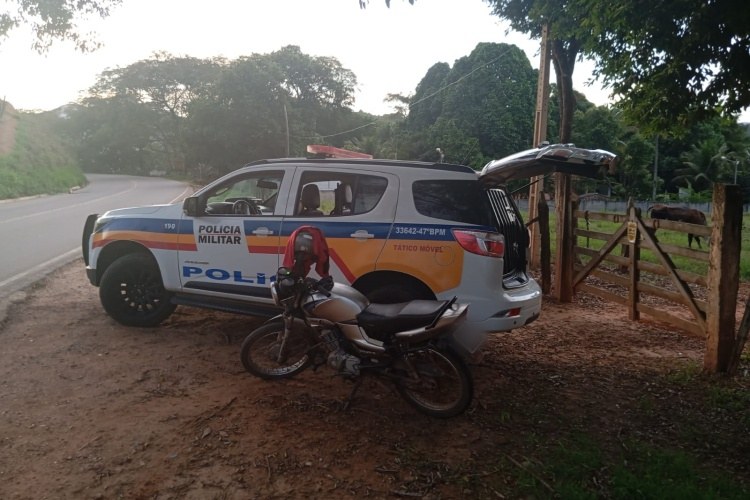 PM de Muriaé recupera moto roubada em Canaã e prende suspeito
