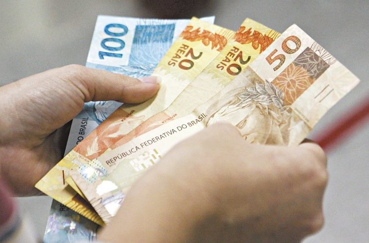 Trabalhadores têm até sexta (27) para sacar abono salarial