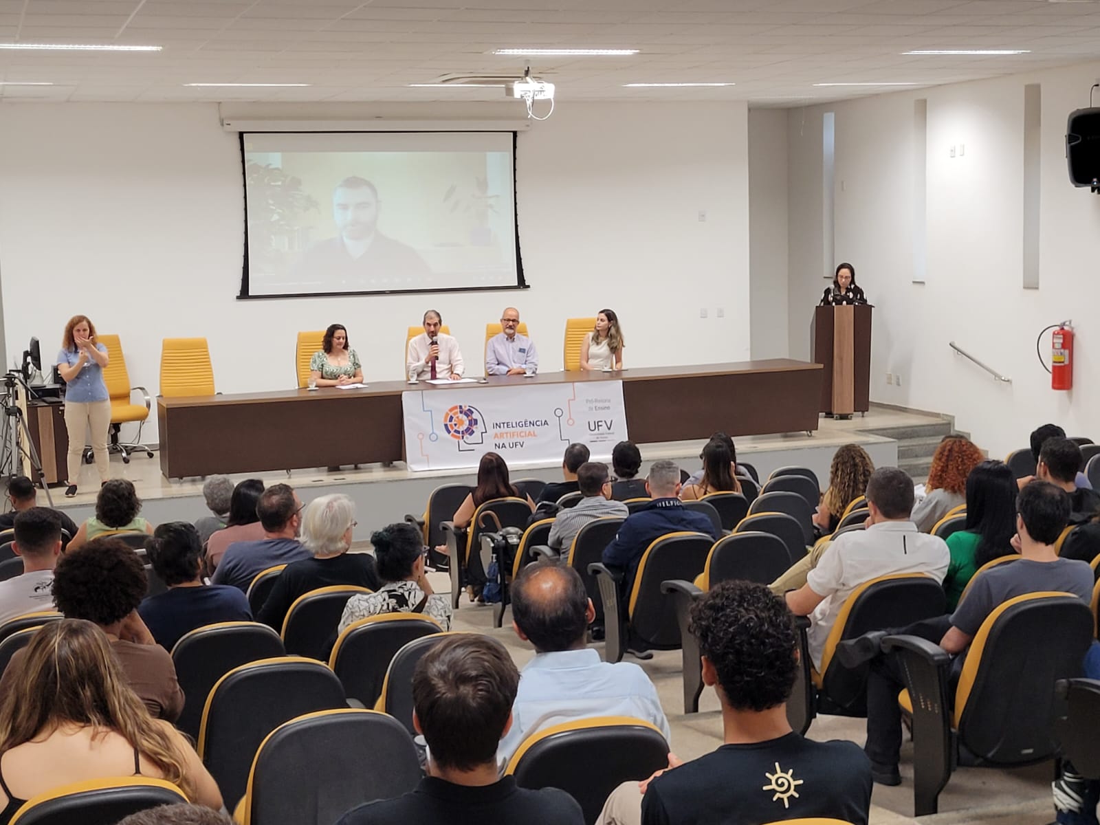Comunidade universitária debate uso da inteligência artificial nas atividades acadêmicas