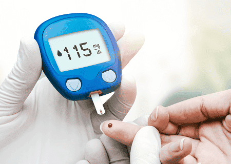 Médico alerta para o risco de pé diabético em pacientes
