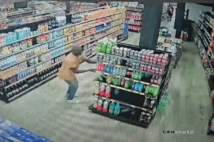 Região: Polícia prende homem que invadiu supermercado e quebrou diversos produtos da loja