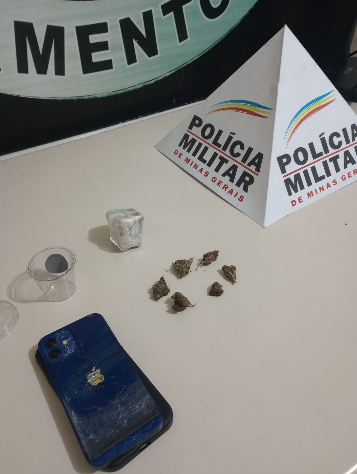 Polícia Militar de Viçosa prende homem por tráfico de drogas e direção perigosa