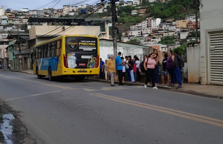 Ônibus Viação União teve problemas mecânicos no freio no centro de Viçosa