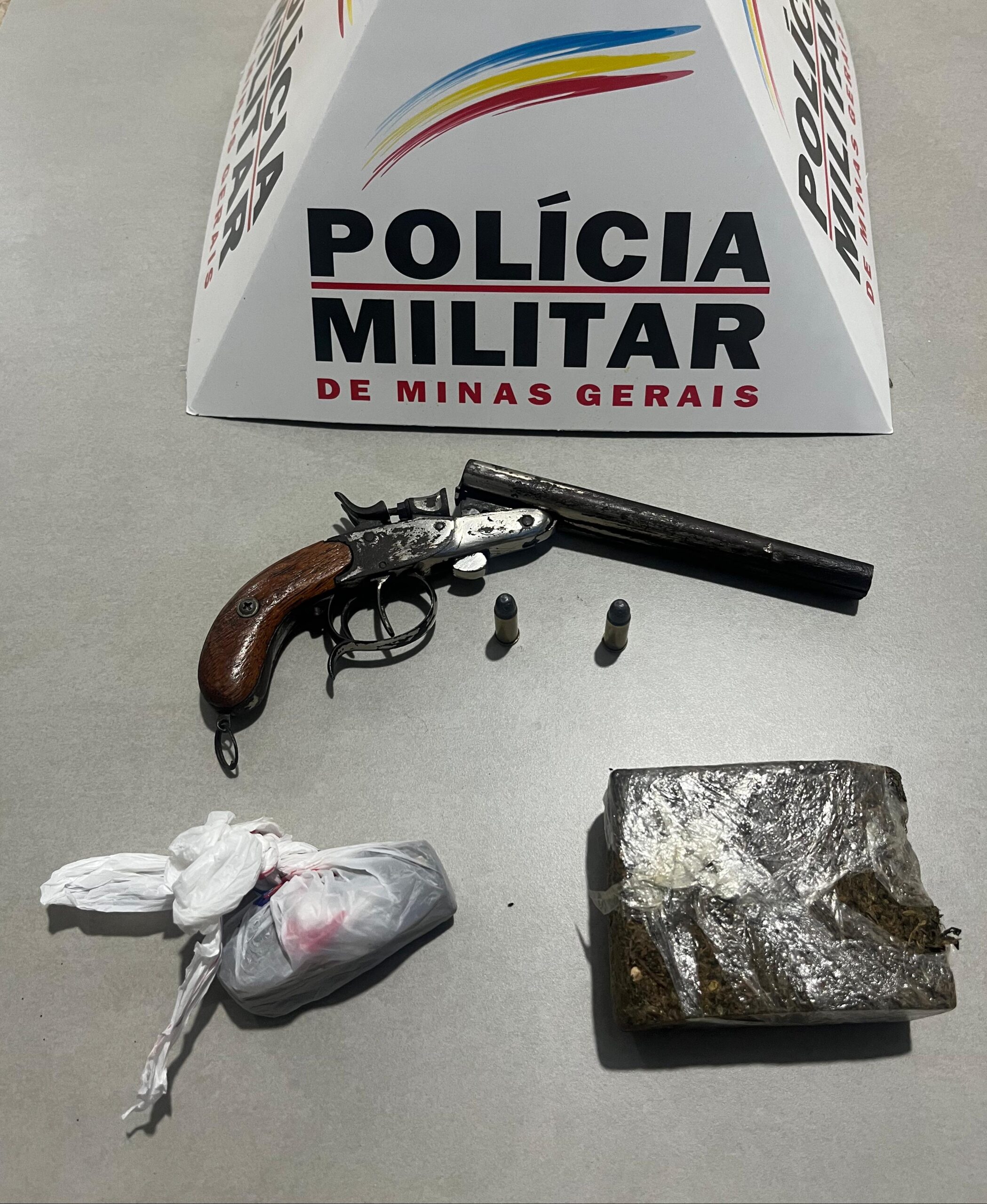Polícia Militar apreende adolescente por porte ilegal de arma e drogas