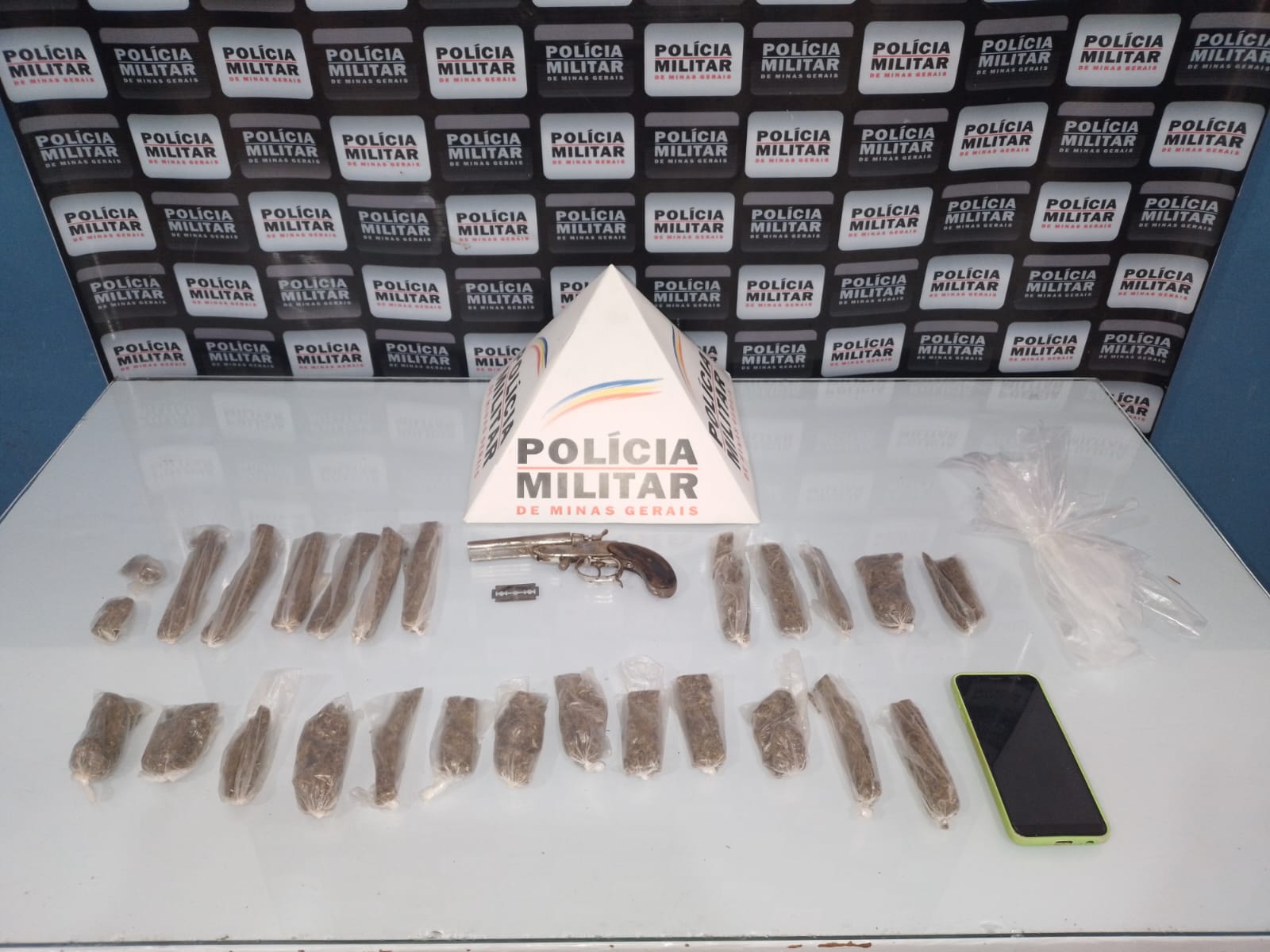 Homem é preso por tráfico de drogas e posse ilegal de arma em Rio Casca