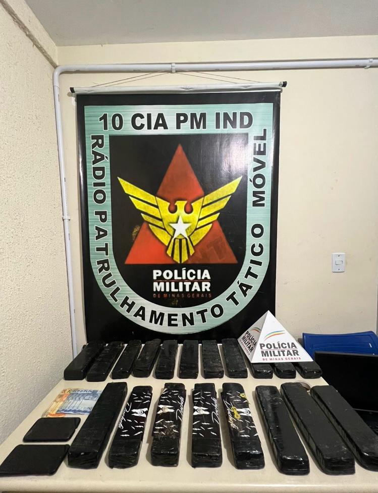 Polícia Militar apreende 19 barras de maconha em operação em Viçosa