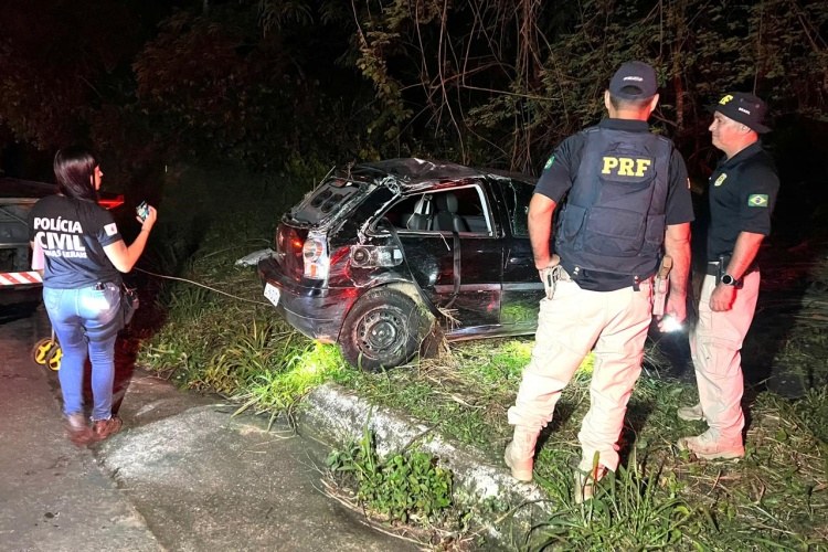 Motorista capota com carro em curva na BR-356 e morre na hora
