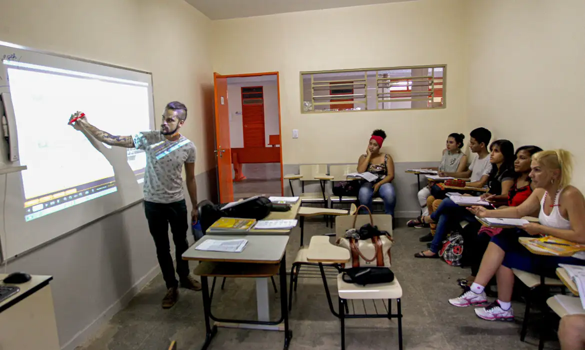 MG foi o 3º Estado com mais beneficiados pelo Pé-de-Meia em 2024