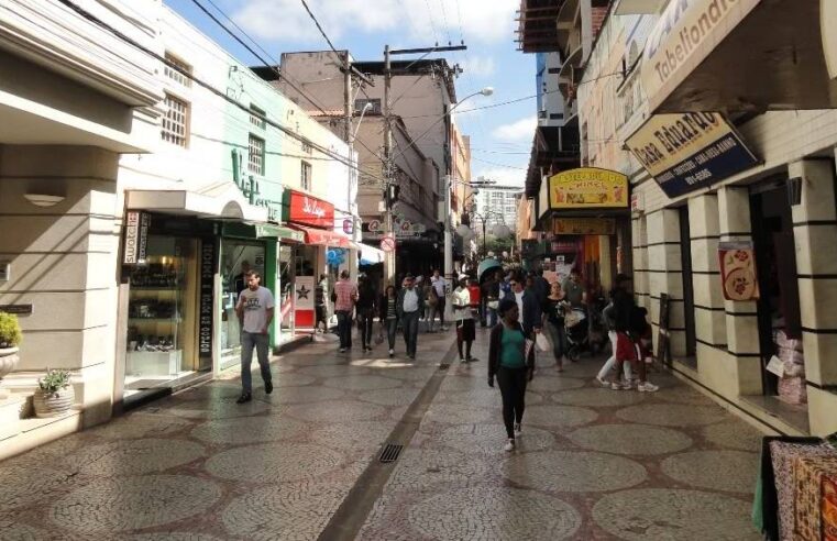 Comércio e serviços de Viçosa tem horários especiais no fim de ano