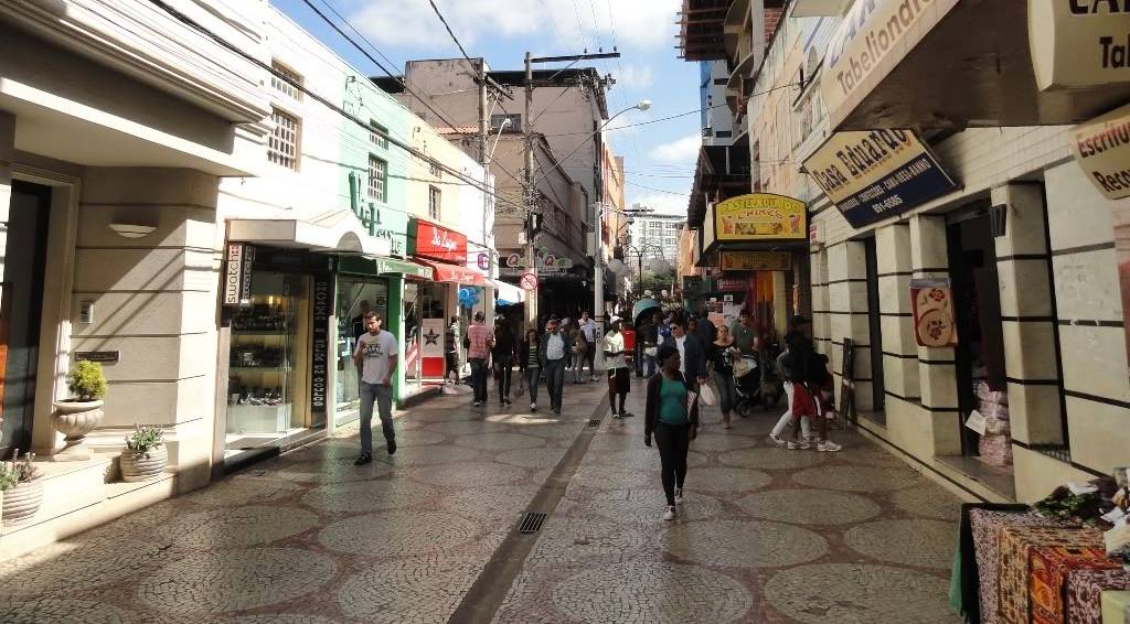 Comércio e serviços de Viçosa tem horários especiais no fim de ano