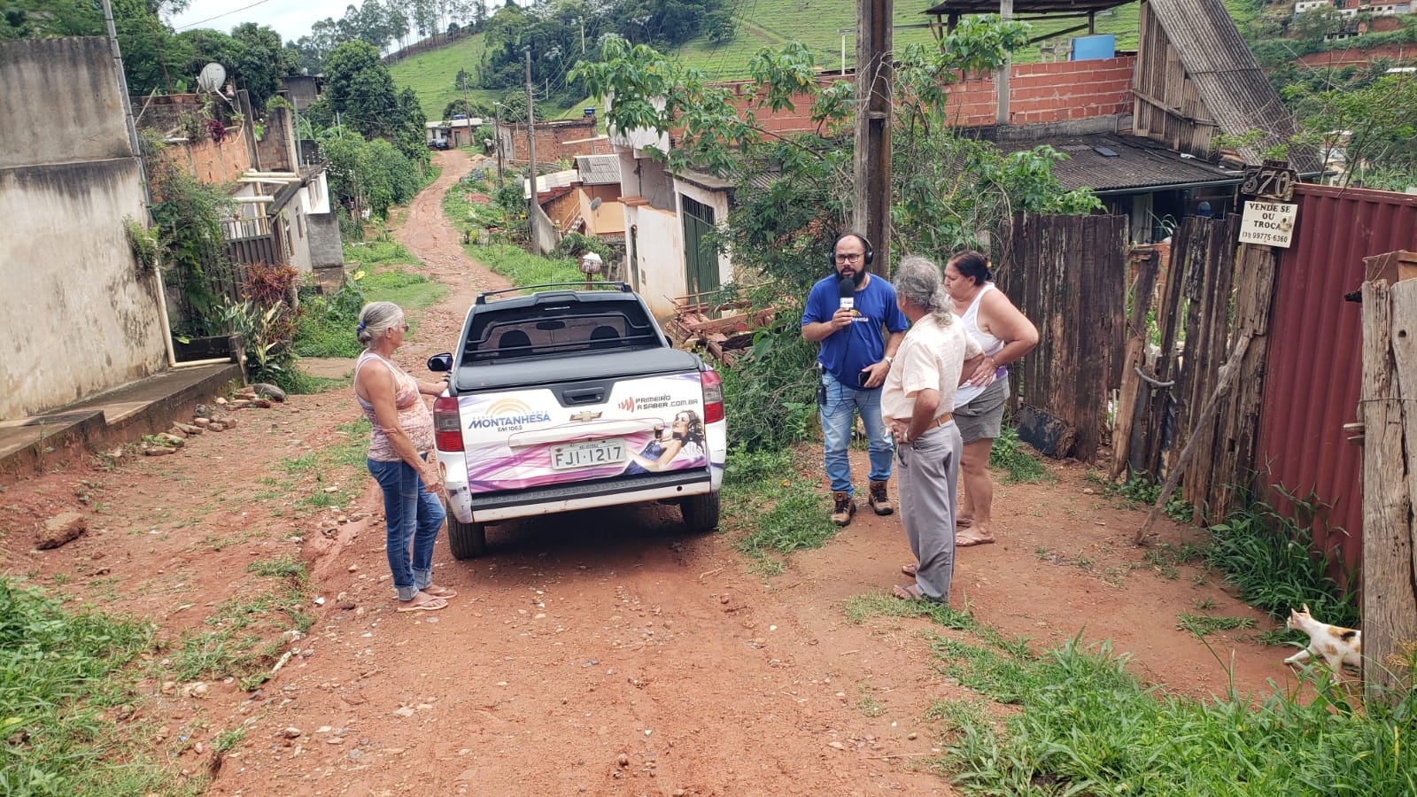Moradores da Rua José Borges Santana, no Nova Viçosa, reivindicam pavimentação e limpeza da via