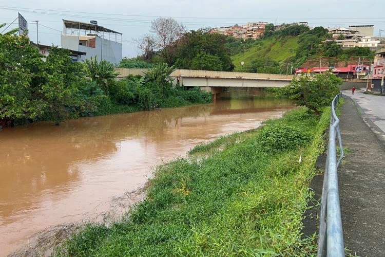 Fortes chuvas causam alagamentos e afetam abastecimento de água na região