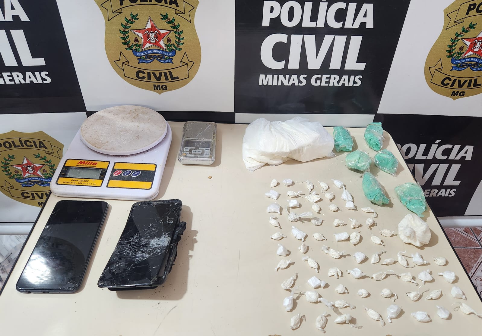 Operação da Polícia Civil prende cinco pessoas e apreende drogas em Viçosa e região