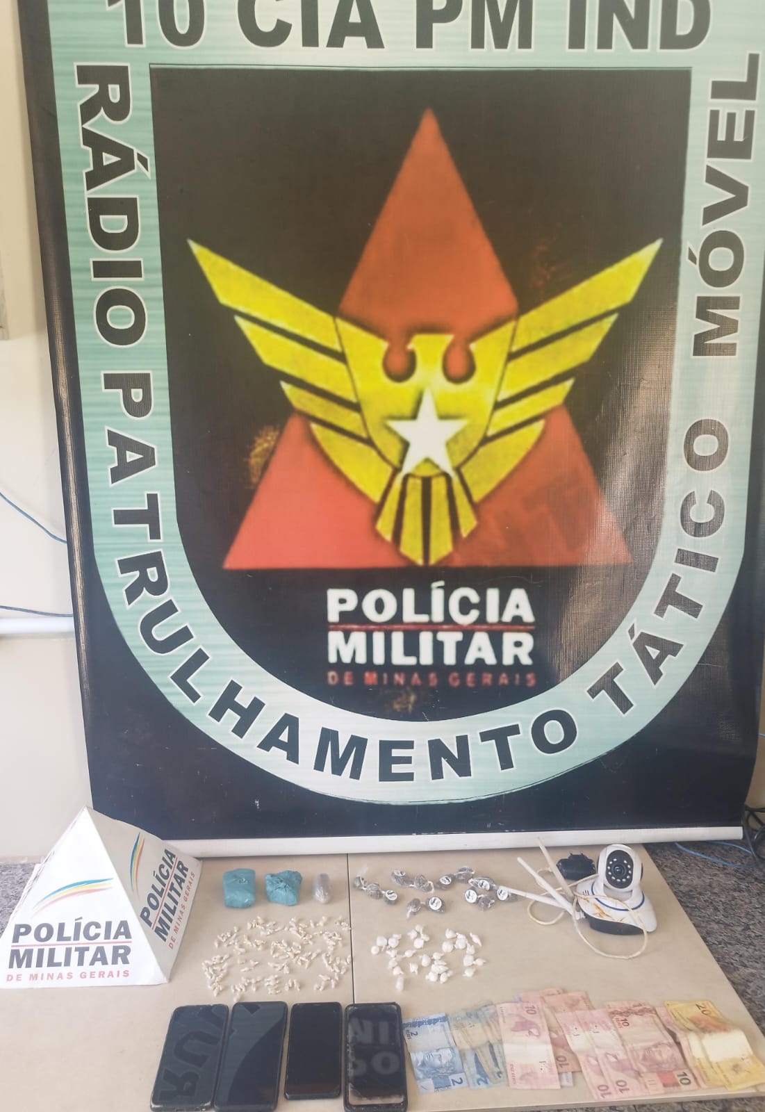 Operação conjunta da PM combate tráfico de drogas e prende três pessoas na região