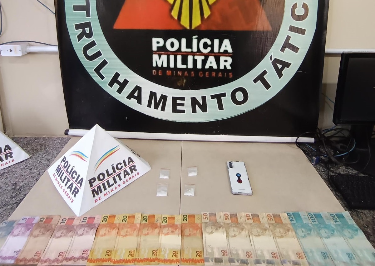 PM apreende drogas e dinheiro em operação contra o tráfico em Viçosa