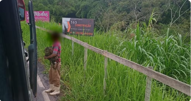 Roubo em ônibus na MGC-482 resulta em prisão de ladrão após ser fotografado e identificado pela PM