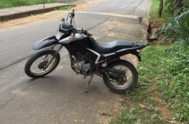 Moto roubada em Coimbra é encontrada em Muriaé