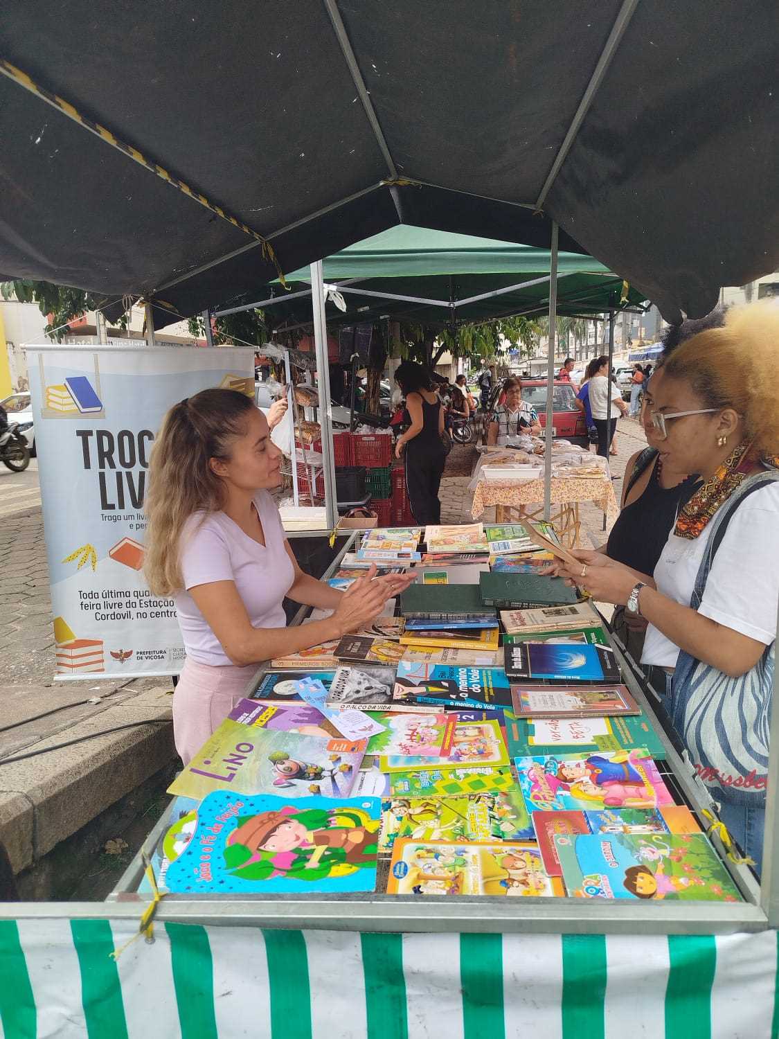 Primeira troca de vivros do ano aconteceu na feira livre de Viçosa na quarta-feira