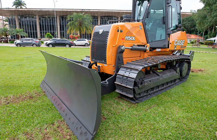 UFV adquire novo trator de esteira; veículo será usado na preservação de áreas verdes