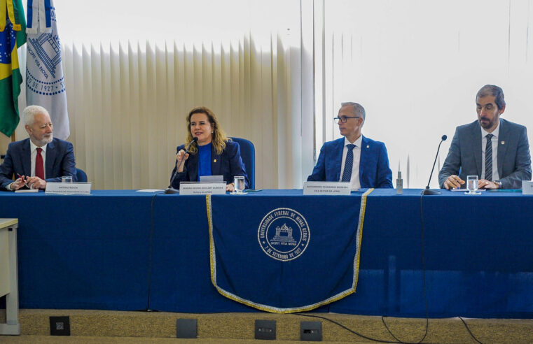 Assinado protocolo que cria Rede Mineira de Formação de Professores da Educação Básica da qual UFV faz parte