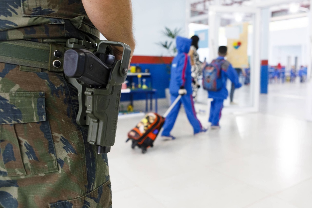 Nova lei aumenta segurança em escolas mineiras, mas gera debates