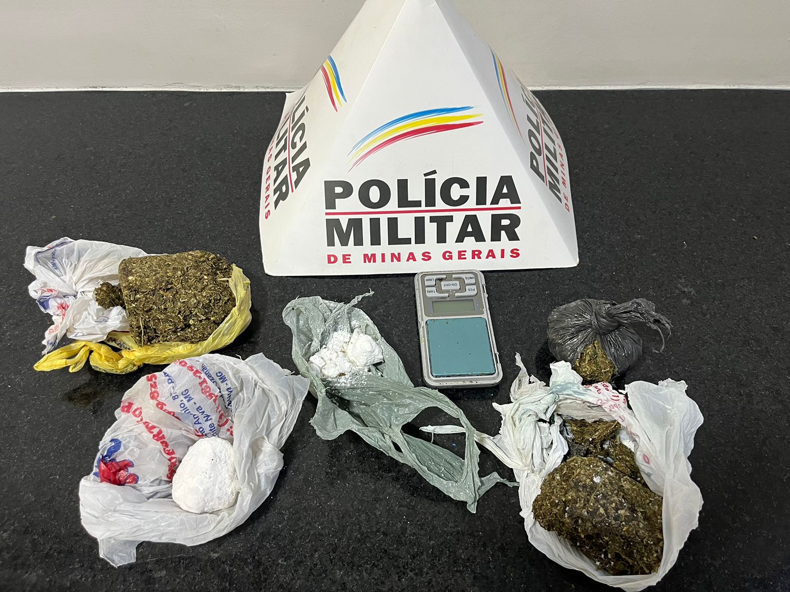 Homem é preso por tráfico de drogas em Ponte Nova