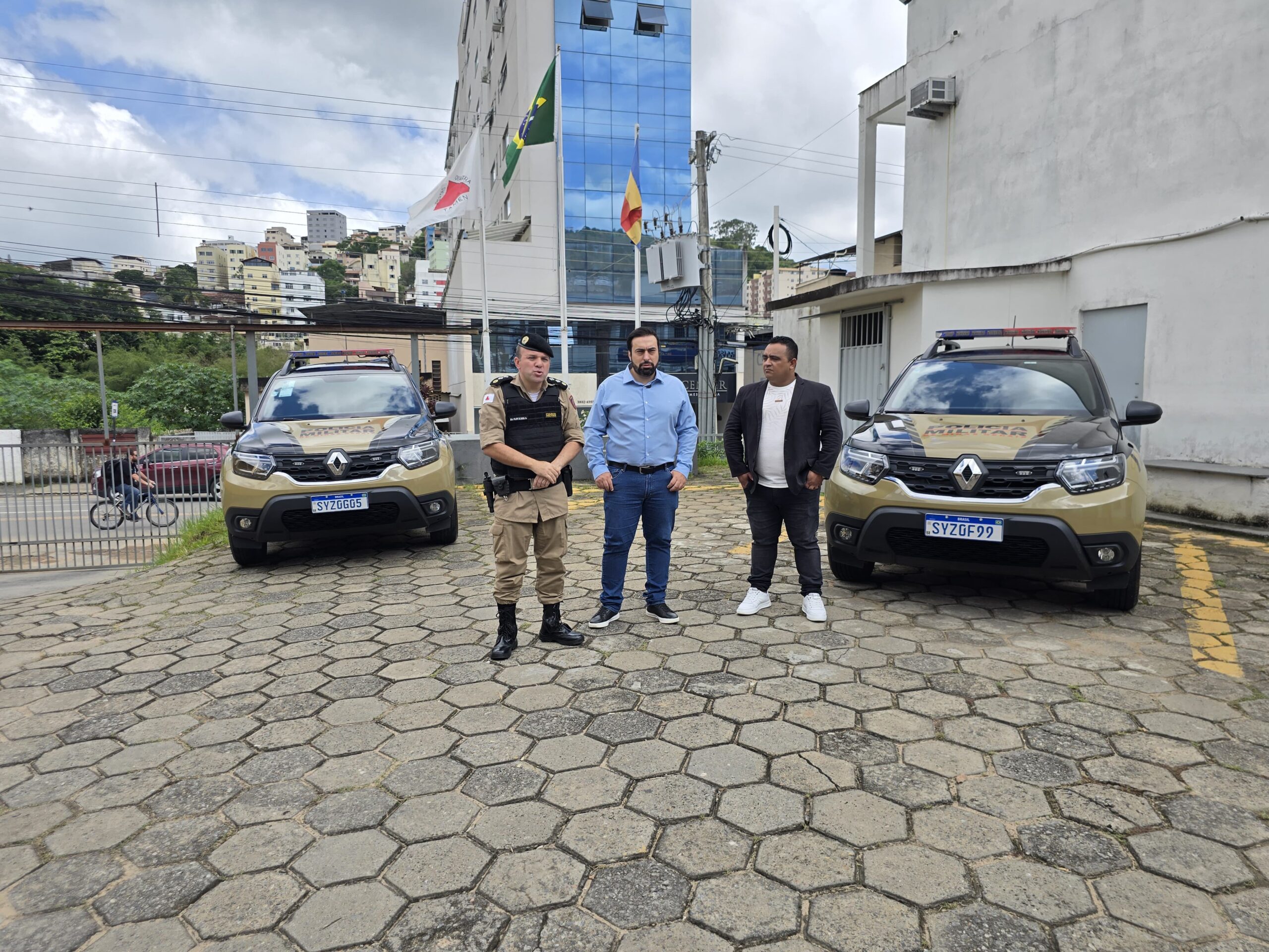 PM recebe duas novas viaturas em convênio com a Prefeitura de Viçosa