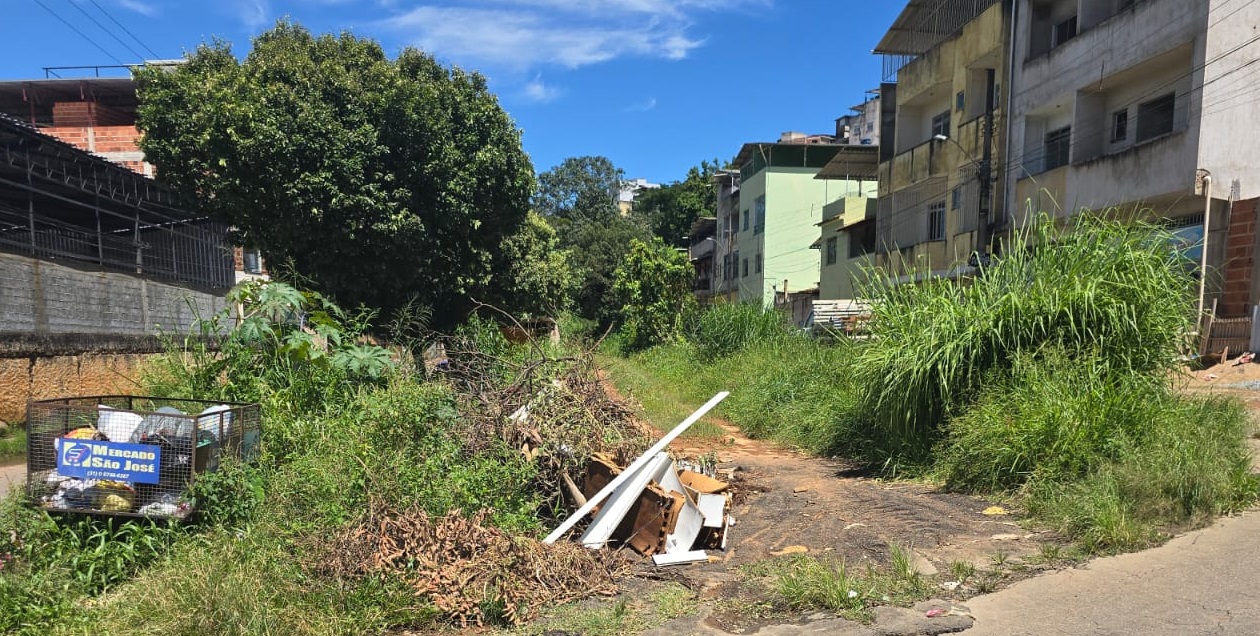 Viçosa: Moradores da rua Manoel Venuti cobram melhorias em infraestrutura e limpeza