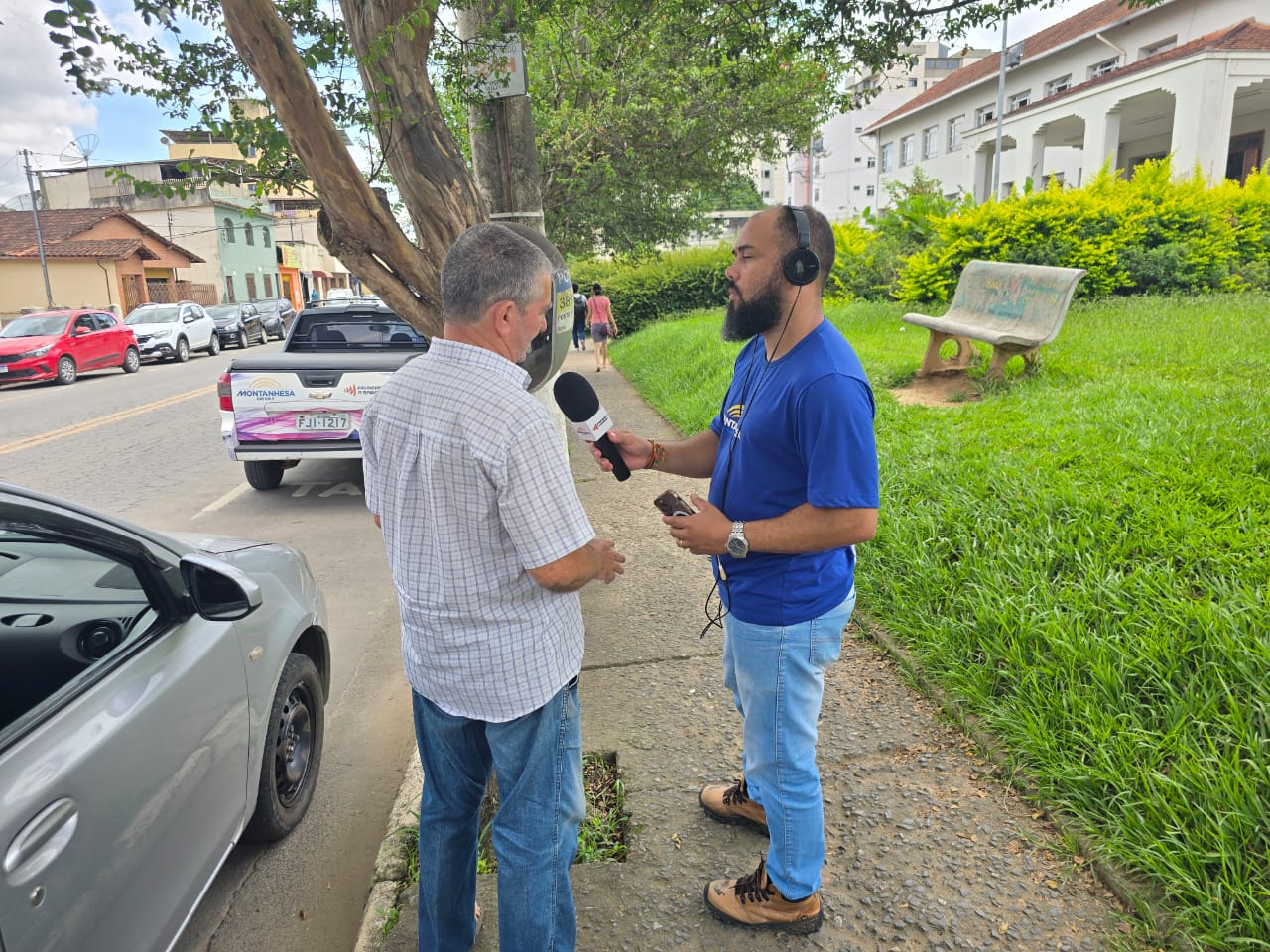 Taxista pede reforma de calçada em frente a prefeitura de Viçosa