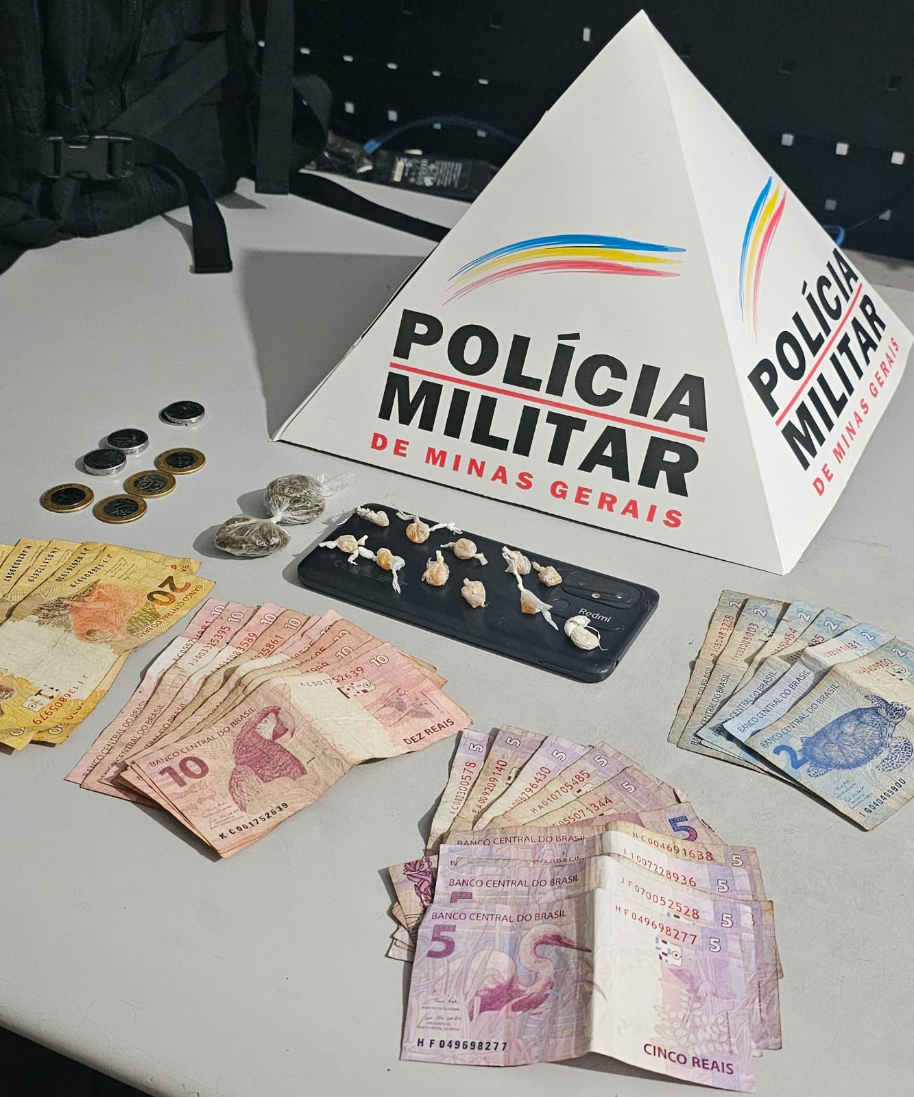 Polícia Militar prende homem por tráfico de drogas
