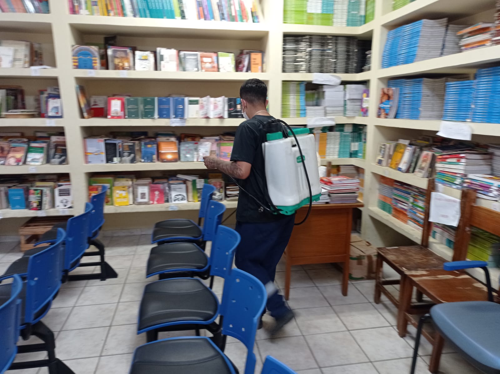 Prefeitura de Viçosa higieniza e dedetiza escolas municipais